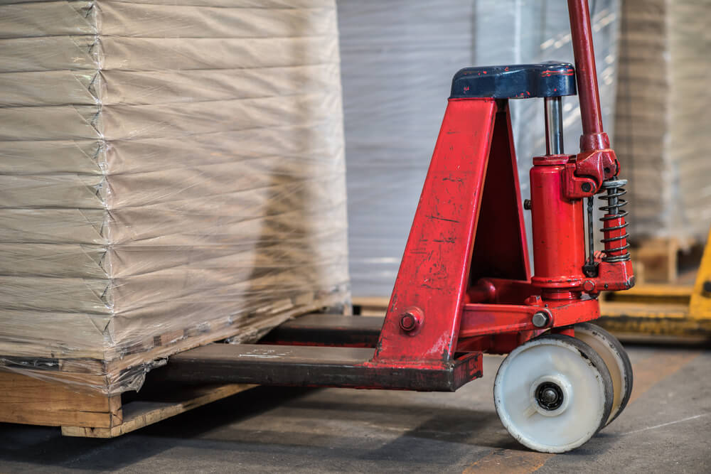 Différences d’utilisation entre transpalette, transpalette électrique, gerbeur et chariot élévateur ?