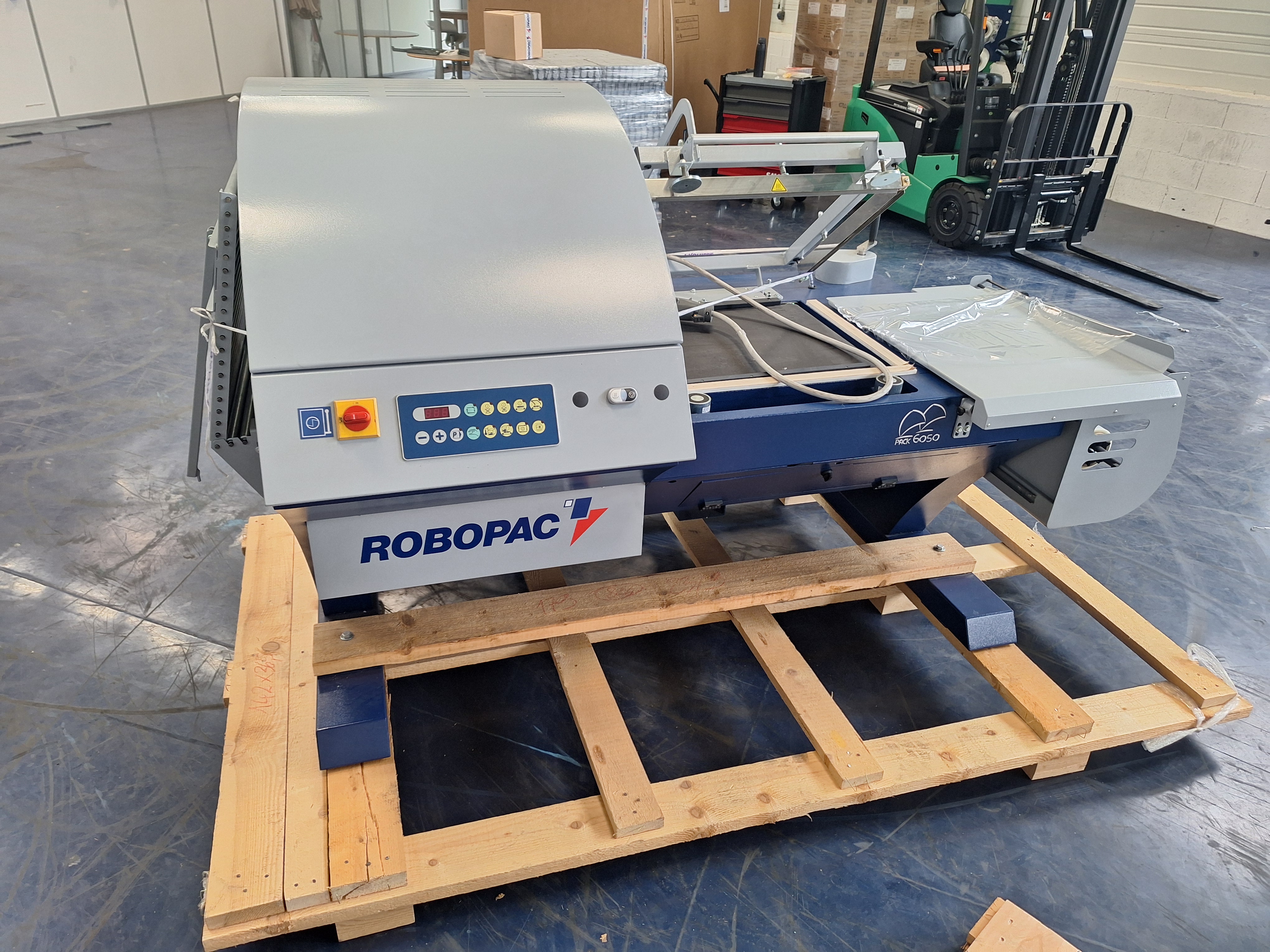 Filmeuse / conditionneuse thermorétractable ROBOPAC PACK 6050 M – 2022 | Reconditionné - Équipement professionnel d'occasion - Smart Reuse