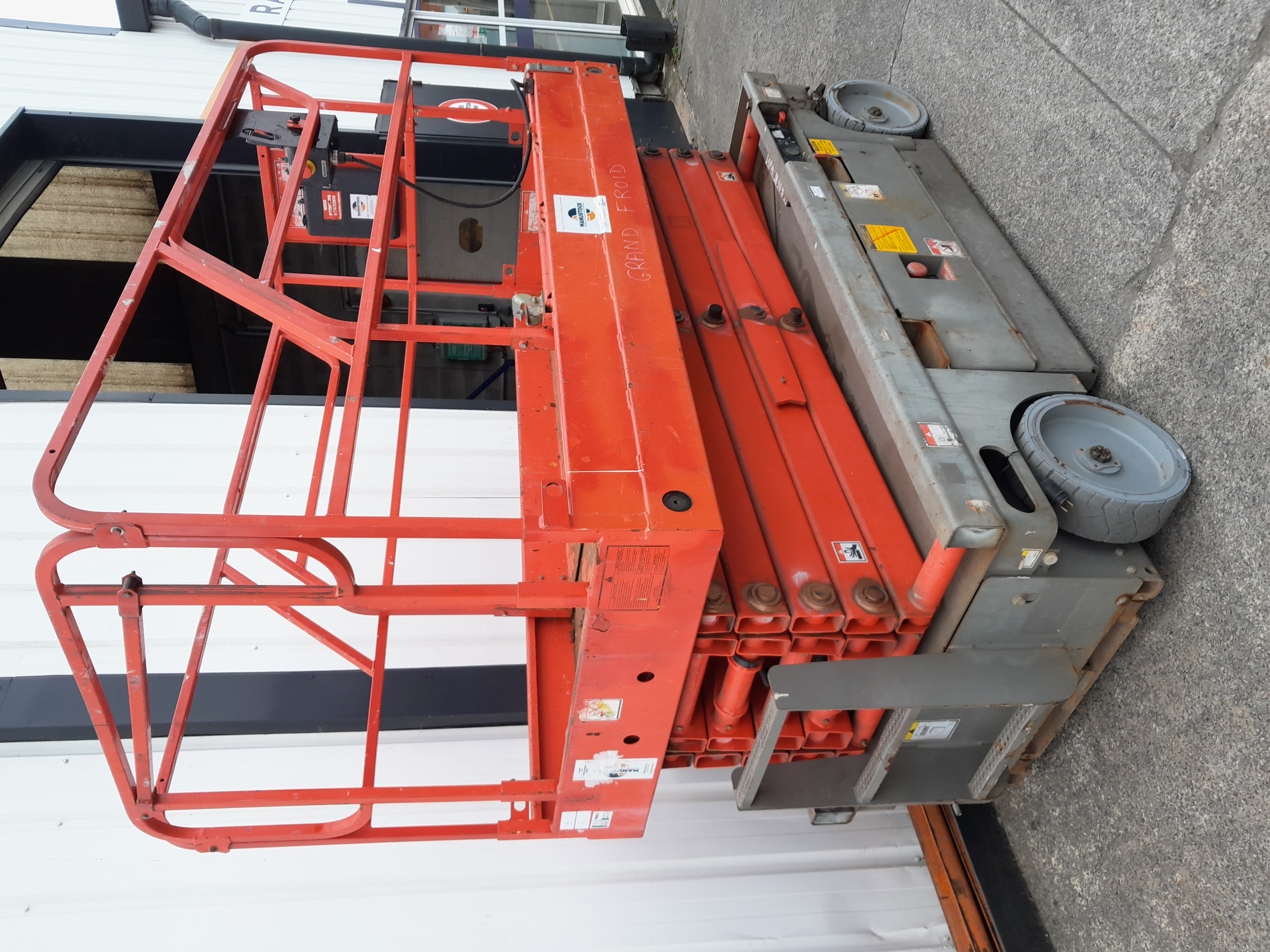 NACELLE CISEAUX ELEC 12M HAULOTTE COMPACT 12 – 06/2006 | Reconditionné - Équipement professionnel d'occasion - Smart Reuse